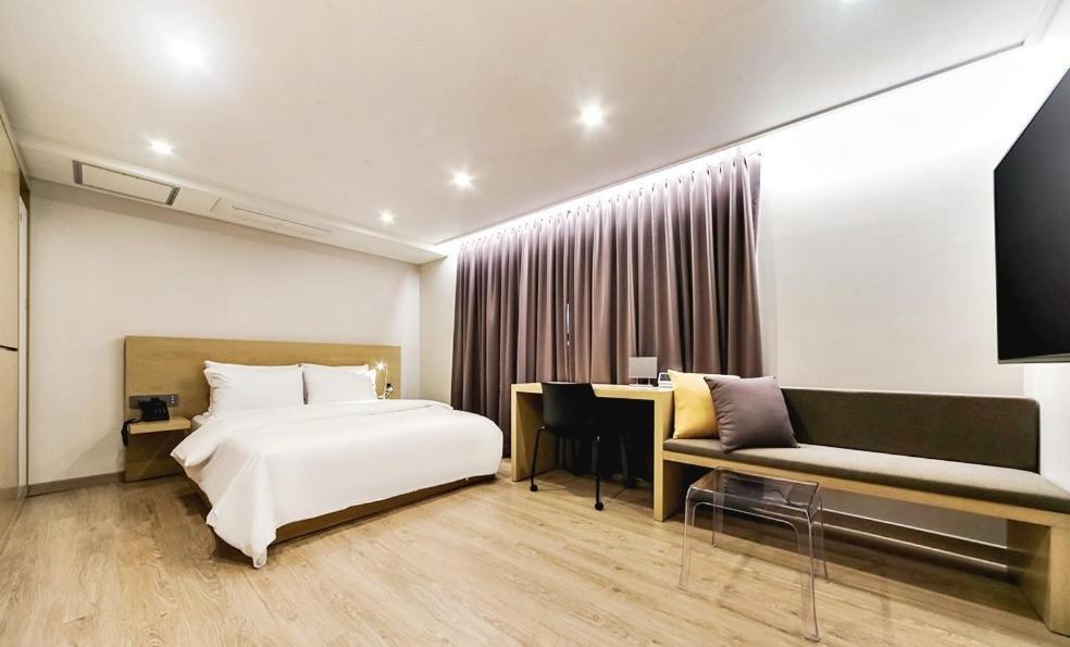 Centro Hotel Chilgok Bagian luar foto