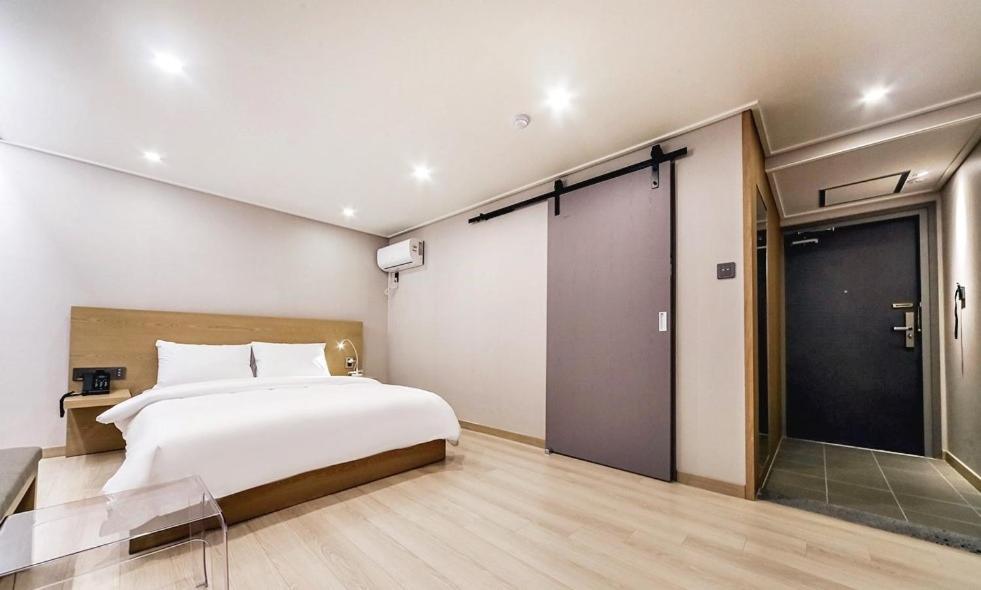 Centro Hotel Chilgok Bagian luar foto