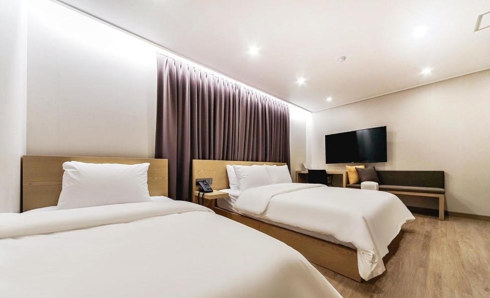 Centro Hotel Chilgok Bagian luar foto